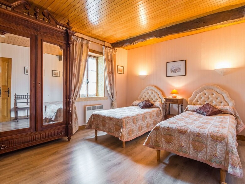 Vintage Home In Siorac-en-p�rigord With Pool