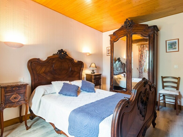 Vintage Home In Siorac-en-p�rigord With Pool