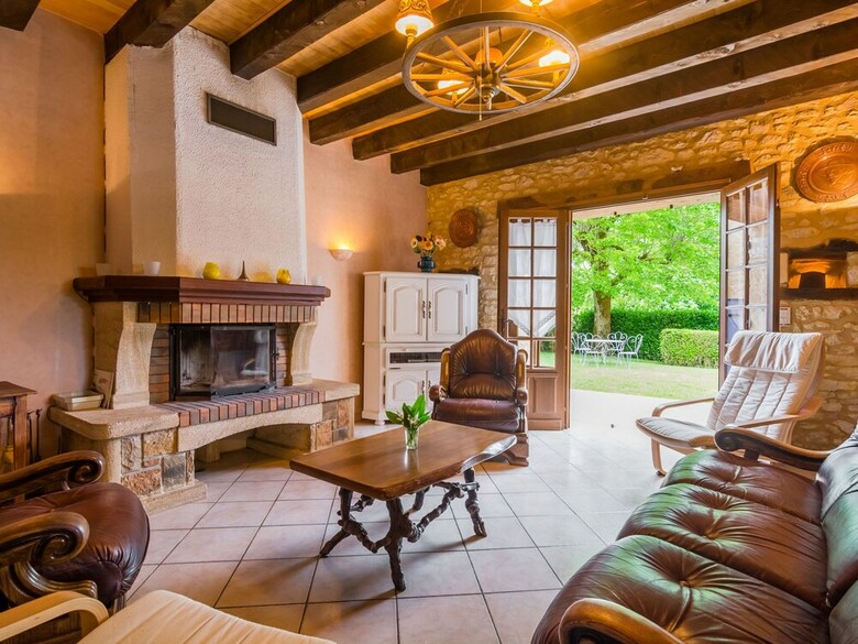 Vintage Home In Siorac-en-p�rigord With Pool