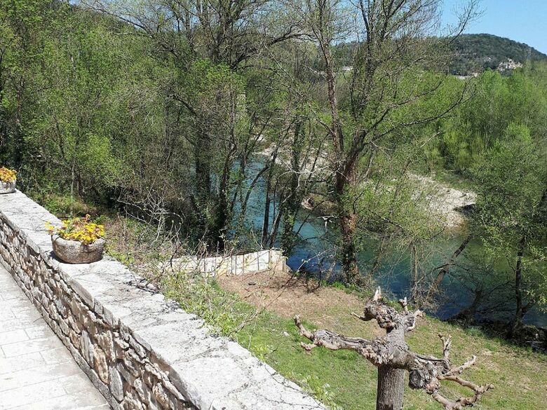Cozy Holiday Home In Montclus With River Near