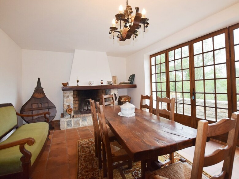 Cozy Holiday Home In Montclus With River Near
