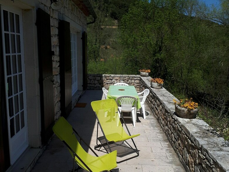 Cozy Holiday Home In Montclus With River Near