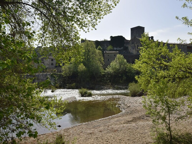 Cozy Holiday Home In Montclus With River Near