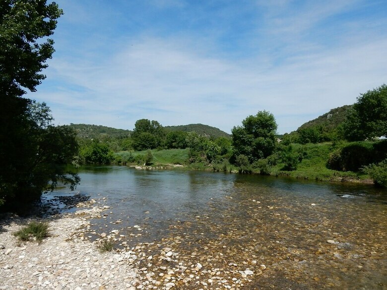 Cozy Holiday Home In Montclus With River Near