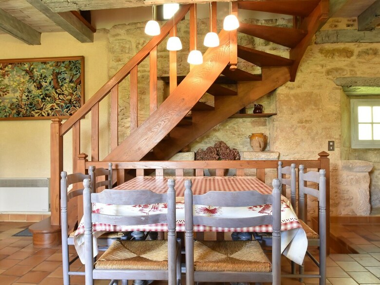Serene Holiday Home In Besse With Swimming Pool