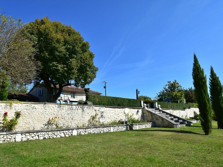 Quaint Holiday Home In Lusignac With Swimming Pool