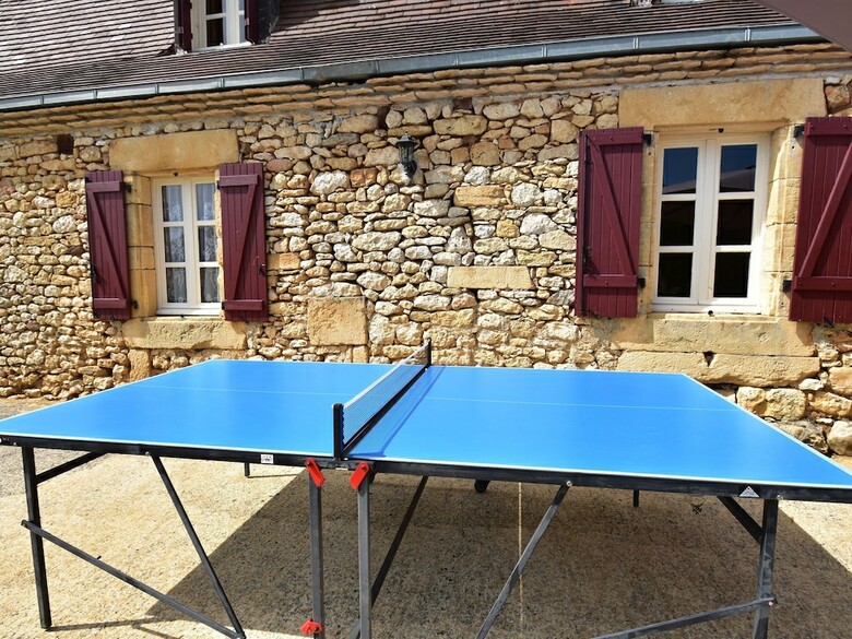 Cozy Holiday Home In Saint-l�on-sur-v�z�re With Pool