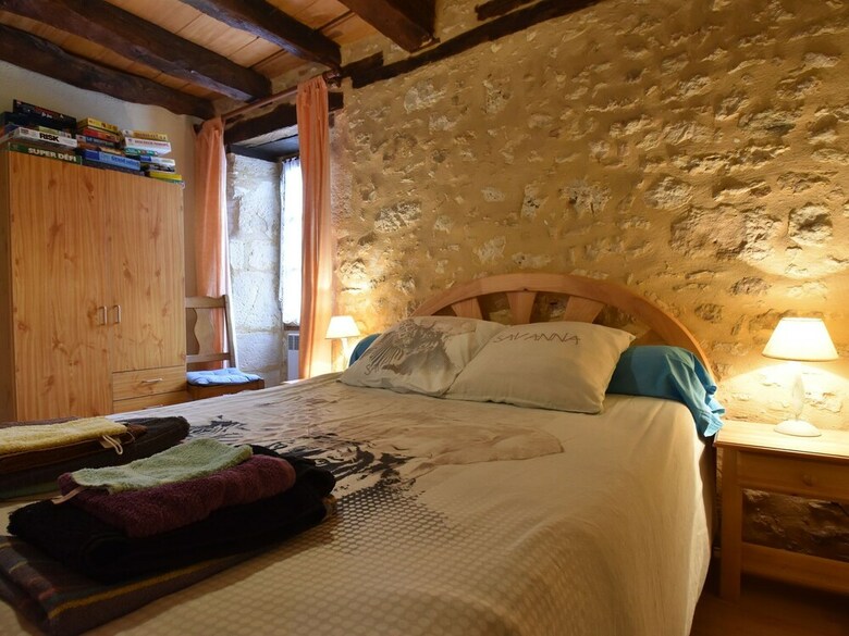 Cozy Holiday Home In Saint-l�on-sur-v�z�re With Pool