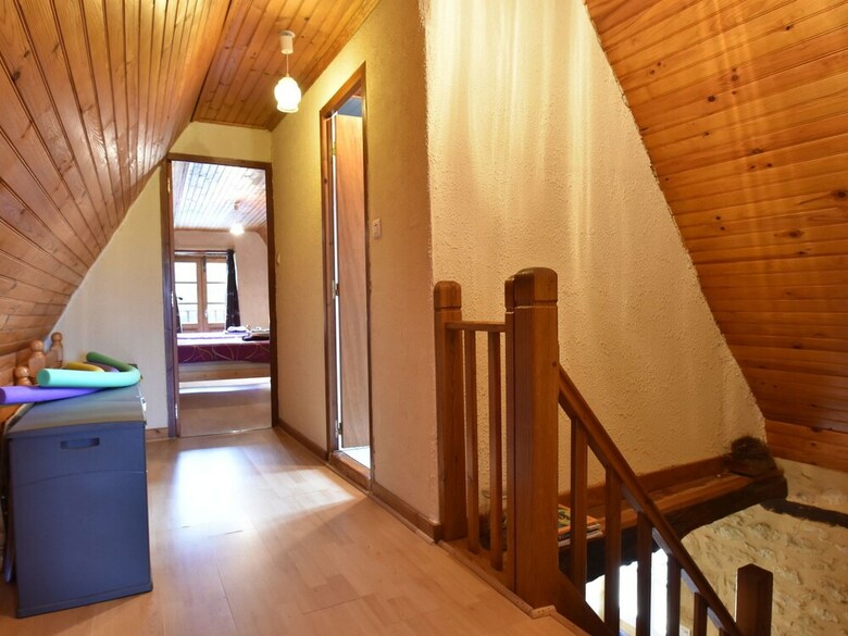 Cozy Holiday Home In Saint-l�on-sur-v�z�re With Pool