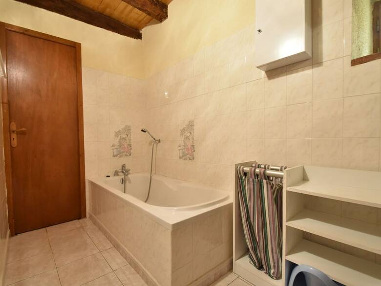 Cozy Holiday Home In Saint-l�on-sur-v�z�re With Pool
