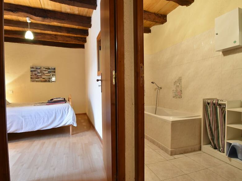 Cozy Holiday Home In Saint-l�on-sur-v�z�re With Pool