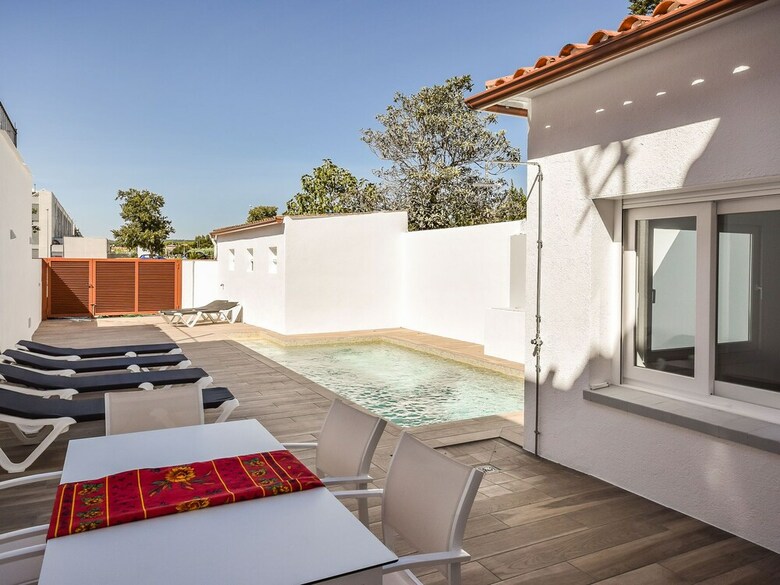 Authentic, Modern And Wheelchair Friendly Holiday Home With Private Pool