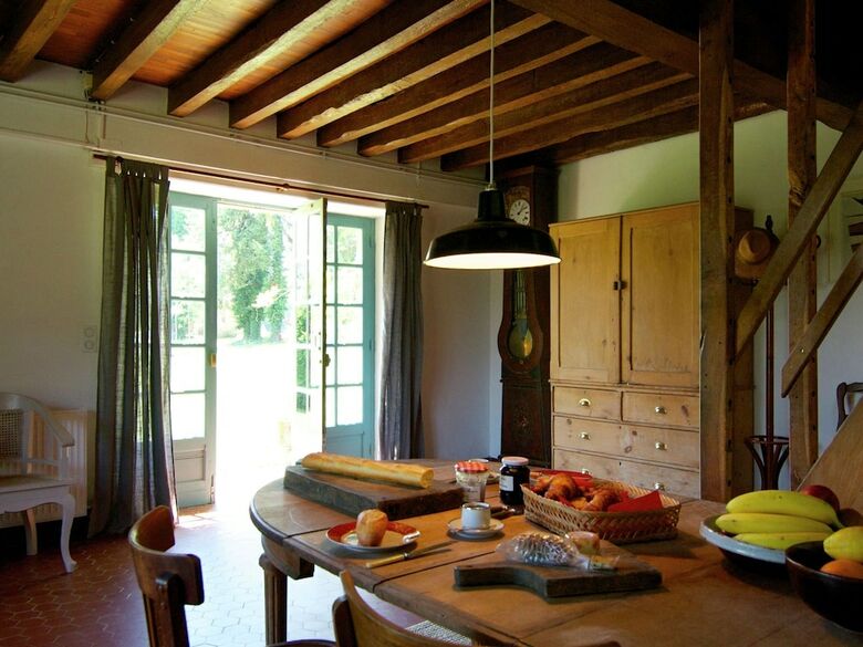 Charming Cottage In Ladignac-le-long With Garden