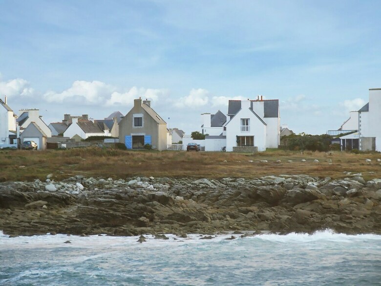 Nice House A Stone's Throw Away From The Strong Rocky Coast
