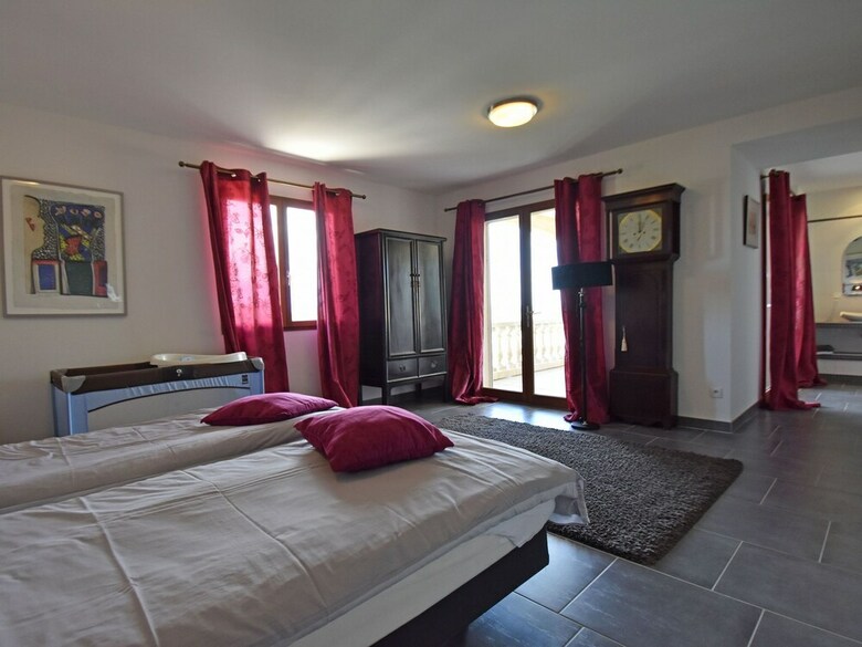 Modern Villa In Montbrun-des-corbi�res With Private Pool