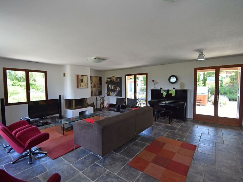 Modern Villa In Montbrun-des-corbi�res With Private Pool
