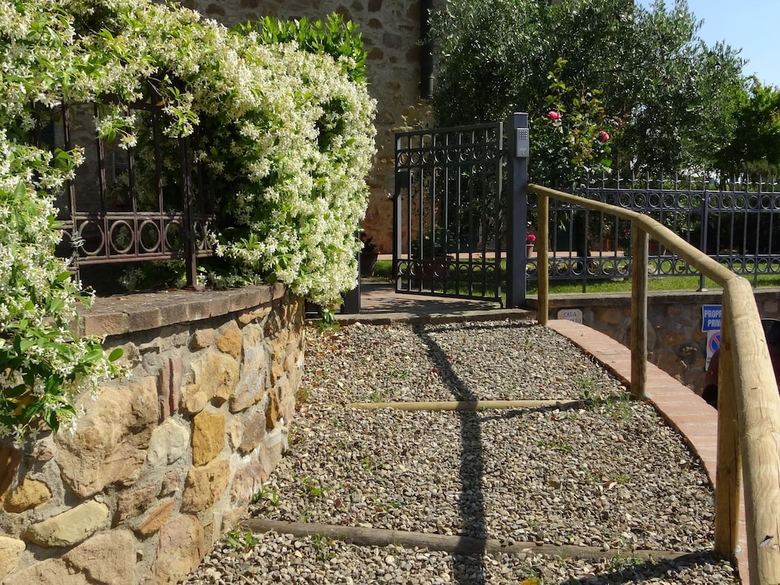 Well Kept Property With Garden With Lovely Panorama