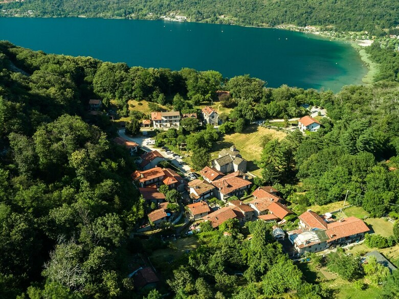 Authentic Rural House, 200 Mt Form The Parking