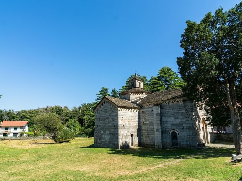 Authentic Rural House, 200 Mt Form The Parking