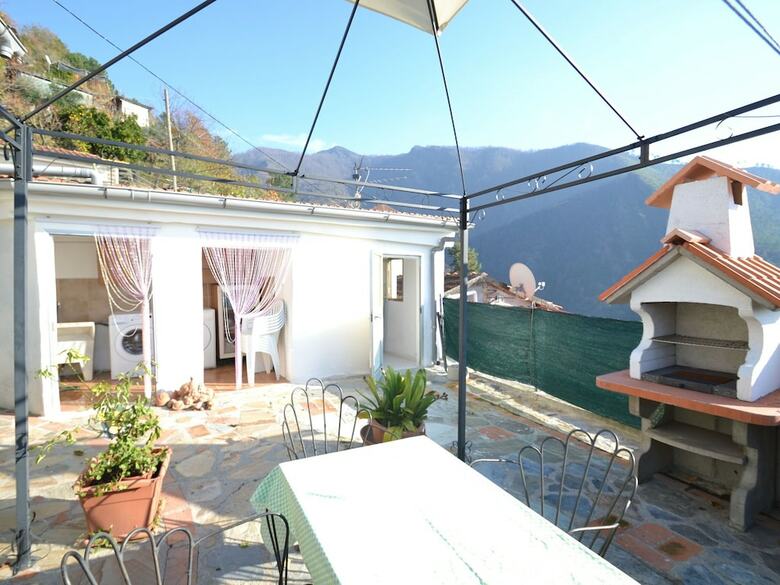 Modern Holiday Home In Montignoso With Terrace