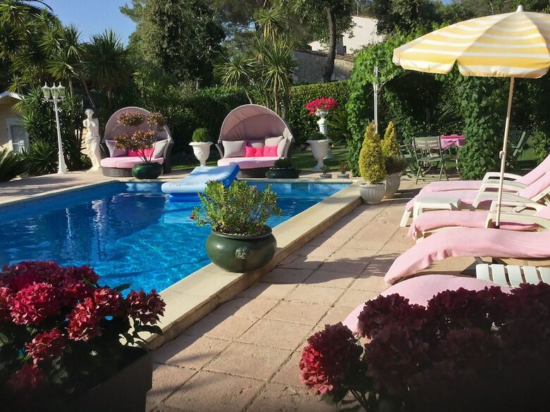 Lavish Villa In Mouans-sartoux With Sauna