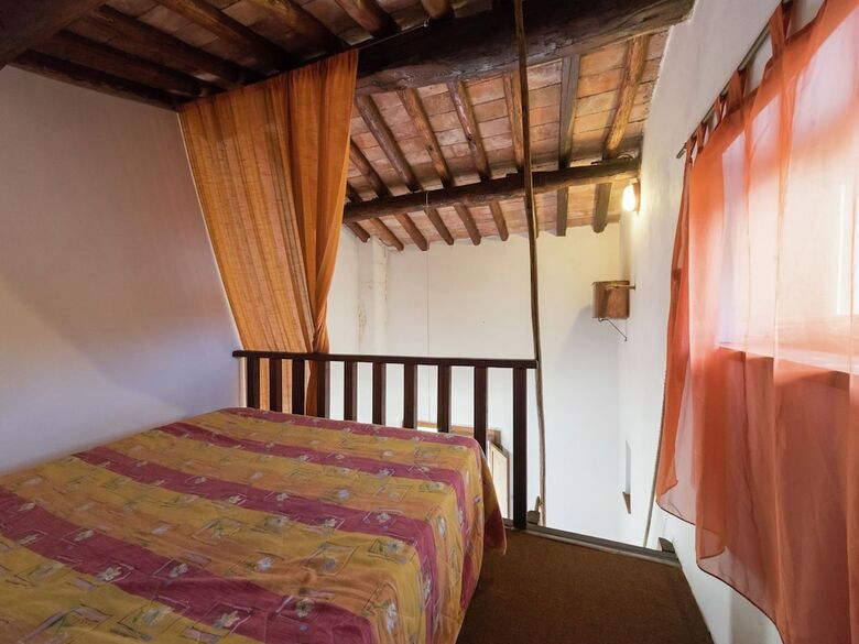 Lovely Holiday Home With Swimming Pool, Fireplace, Parking