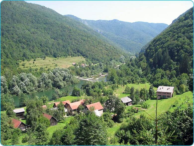 Adorable Home With Pool And Jacuzzi For Use Surrounded By Beautiful Nature !