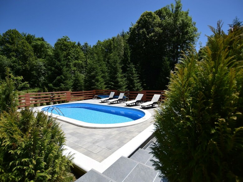 Adorable Home With Pool And Jacuzzi For Use Surrounded By Beautiful Nature !