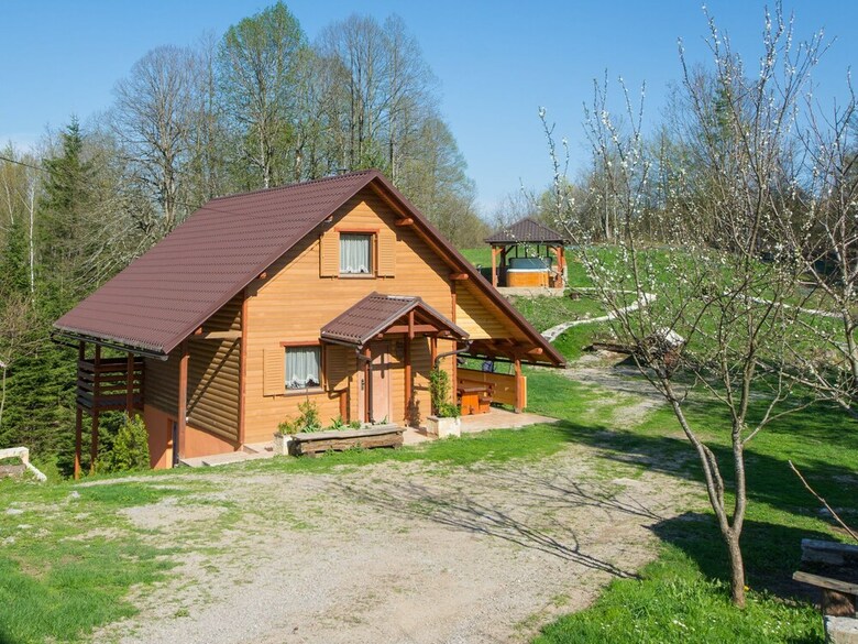 Adorable Home With Pool And Jacuzzi For Use Surrounded By Beautiful Nature !