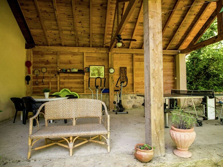 Cosy Holiday Home In Parisot With Swimming Pool
