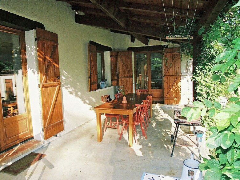 Cosy Holiday Home In Parisot With Swimming Pool