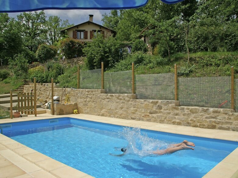 Cosy Holiday Home In Parisot With Swimming Pool
