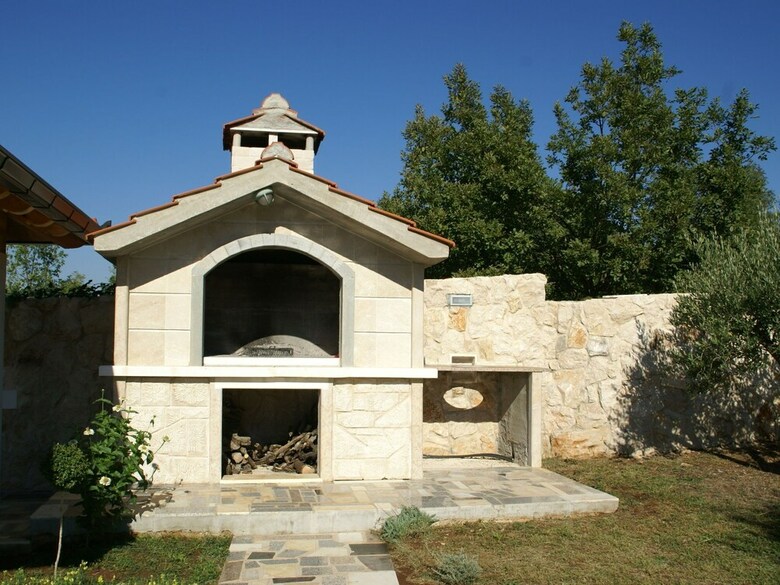 Luxurious Villa With Private Pool In Trilj, Dalmatia