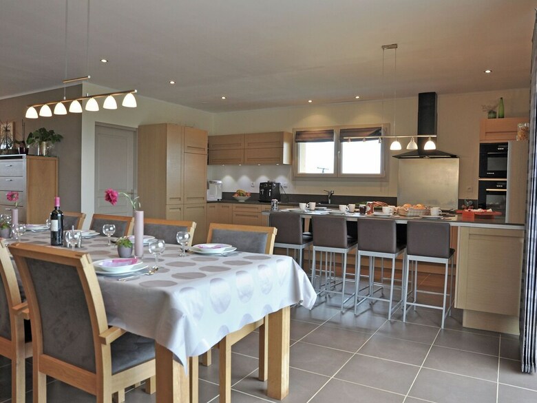Luxurious Child-friendly Villa With Heated Private Pool And Stunning View