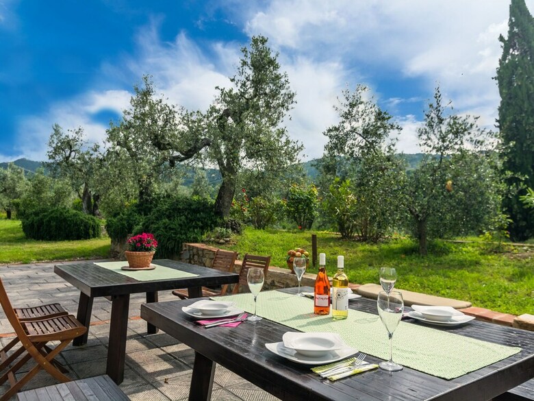 Exotic Holiday Home In Vinci With Swimming Pool