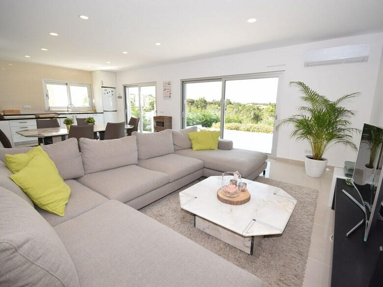 Comfortable Detached Villa With Heated Swimming Pool And Beautiful View