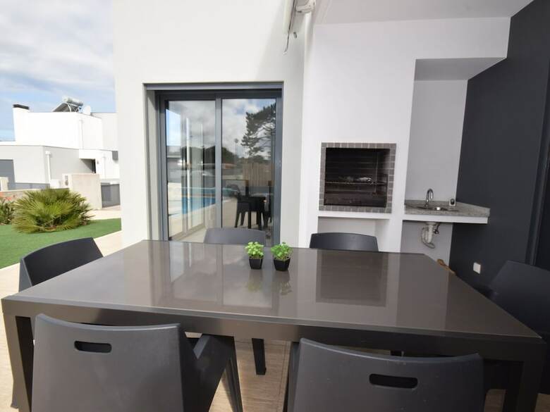 Lavish Villa In Foz Do Arelho With Private Swimming Pool