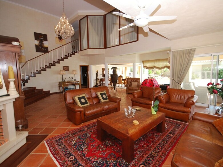 Lavish Villa In Albufeira With Private Swimming Pool