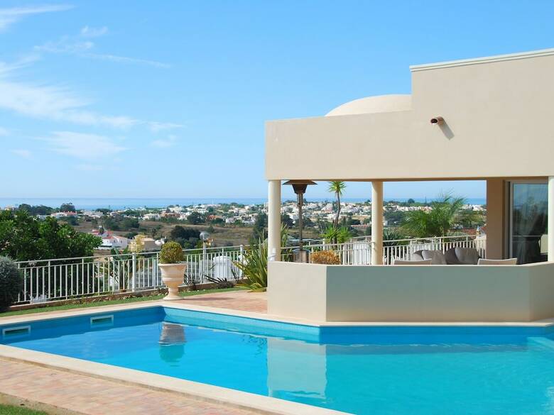 Lavish Villa In Albufeira With Private Swimming Pool