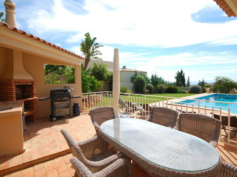 Lavish Villa In Albufeira With Private Swimming Pool