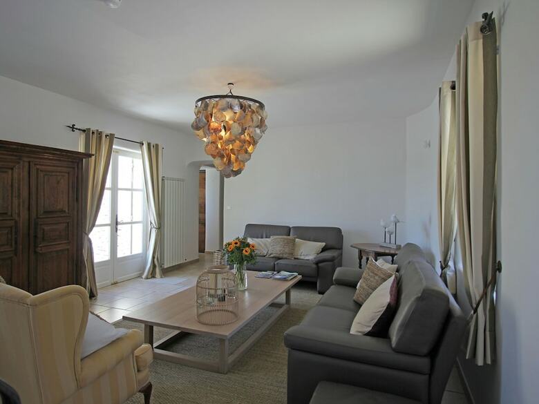 Posh Villa In Apt With Garden And Mountain Views