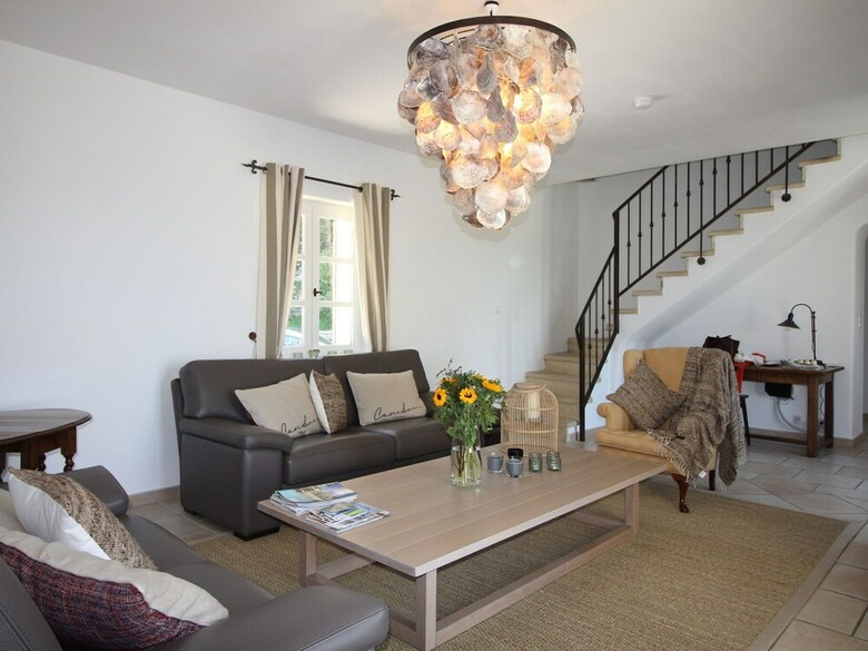 Posh Villa In Apt With Garden And Mountain Views