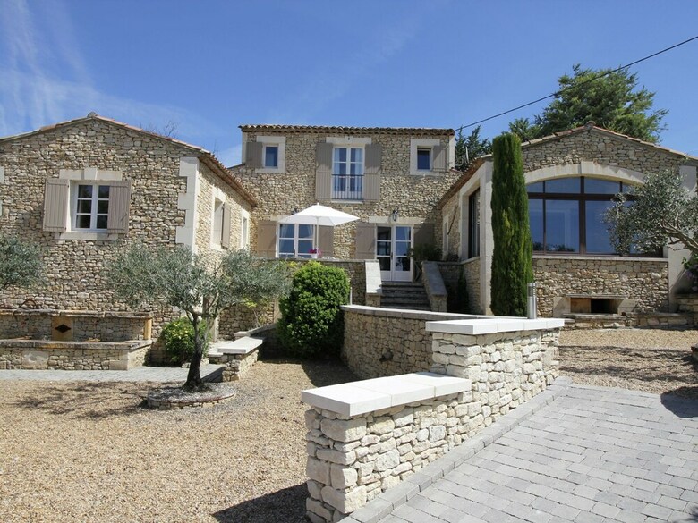 Posh Villa In Apt With Garden And Mountain Views