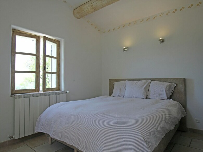 Posh Villa In Apt With Garden And Mountain Views