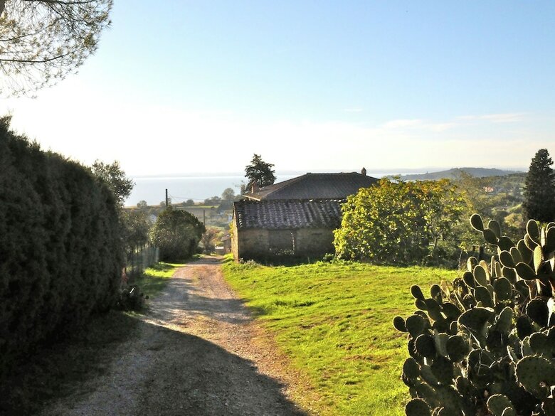 Rustic Cottage In Magione With Garden