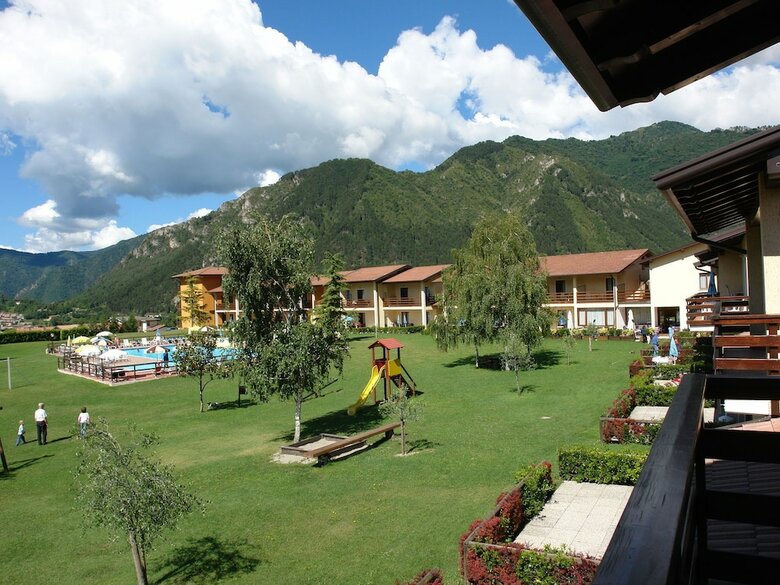 Apartments Within A Short Distance From The Gardameer