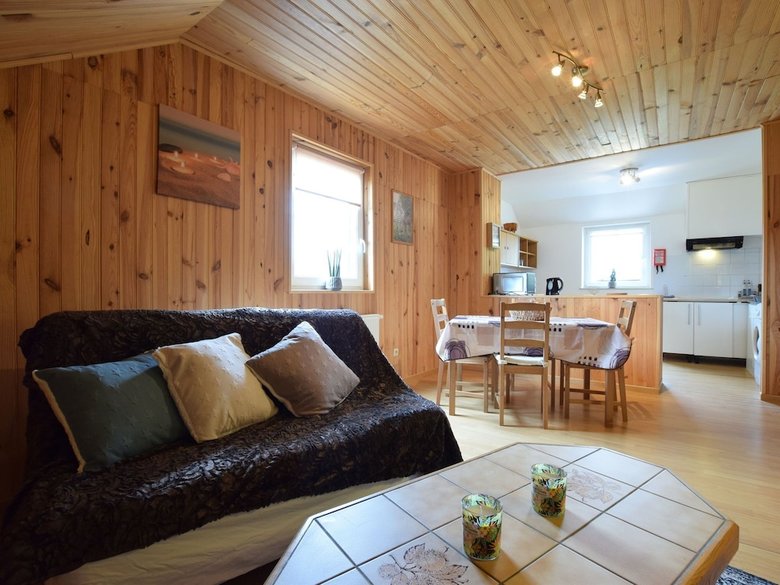 Cozy Apartment In Paliseul With Garden