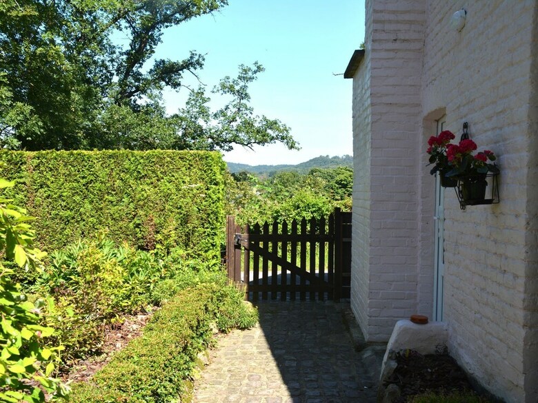 Cozy Cottage In Han-sur-lesse With Forest Near