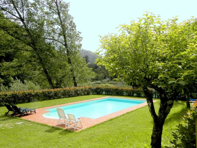 Beautiful Vacation House With A 250 M) Garden