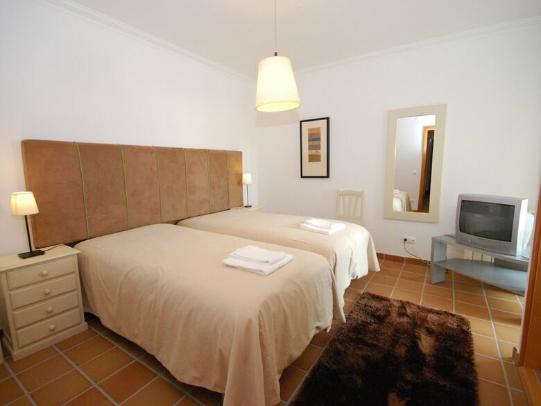 Modern Apartment In �bidos With Pool